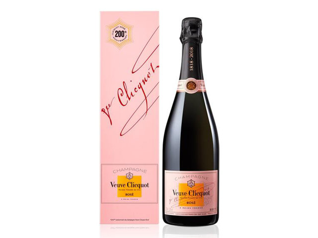 Veuve Clicquot Brut Rose Champagne NV with Gift Box